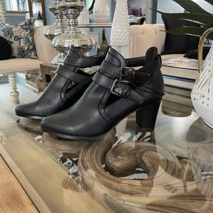 Liz Claiborne booties NWT Sz 7.5W